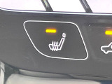 【シートヒーター】寒い日に重宝するシートヒーター!エアコンより早く温まってくれるので寒がりの人も安心ですね♪エアコンの温風は乾燥するから苦手、という方にもをおすすめです。