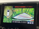 【パノラミックビューモニター】専用のカメラにより、上から見下ろしたような視点で360度クルマの周囲を確認することができます☆死角部分も確認しやすく、狭い場所での切り返しや駐車もスムーズに行えます。