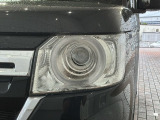 LEDヘッドライトは、点灯の瞬間から最大光量を発揮し、突然暗くなるトンネルなどでの安定感を高めます。
