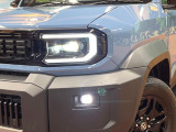 【LEDヘッドライト】悪天候や夜間走行時も良好な視界を確保し安心して運転できる高輝度LEDヘッドライトを装備!点灯速度が早く、消費電力も抑えられています。