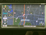 見やすい地図表示で、目的地までのルートをしっかり確認できます。初めての道でも安心して運転を楽しめます。