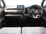 ◆インテリアパネル◆視界広々で非常に運転しやすくロングドライブでも疲れを感じさせないすっきりとまとまったインパネ周りです。
