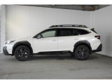 スバルの4WD(AWD)は直進安定性に優れ、日常走行から高速走行まで、さまざまなシーンで安心感に満ちた走りが愉しめます。それは悪路や泥道など左右のタイヤの路面状況が異なるシーンでも変わりません。