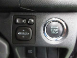 ワンタッチでシステムが始動します。ミラーは電動格納式で狭い駐車場でも安心です。