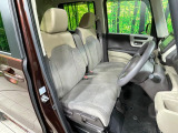 運転席シート廻りは使用感も少なく、良好な状態となっています。丁寧に使われていたことがよくわかりますね。