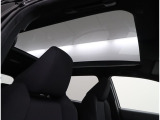 サンルーフ付きのお車となっております。