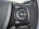 ◆アダプティブクルーズコントロール◆予め設定した車速内でクルマが自動的に加減速。前走車との適切な車間距離を維持しながら追従走行します。【LKAS】車線維持支援システムでステアリング操作を支援。