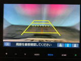 【バックカメラ】運転が苦手な方も車庫入れラクラクです!ギアをリバースに入れれば自動的に切り換わりますので、面倒な操作は不要です♪狭い駐車場もお車を傷つけず安心ですね!