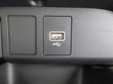 便利な充電用USBジャックも付いています。