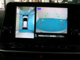 アラウンドモニター 白線や駐車車両をナビ及びルームミラーに表示 駐車している車両との位置関係も一目で分かって安心です
