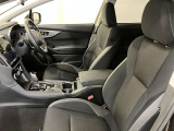 高いホールド性で運転姿勢が安定します。長距離ドライブでも疲れにくいのが魅力です。快適なドライビングライフをお送りください♪