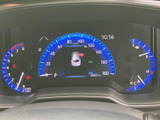 見やすいメーターパネルで、速度や走行情報を一目で確認できます。運転に集中できる、シンプルで機能的なデザインです。
