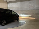 LEDヘッドランプです。十分な明るさを保ちつつも消費電力が少なく、バルブ寿命も長いのが特徴です。瞬時にMAXの光量を発揮するのもLEDならではです。☆フォグランプも装備☆