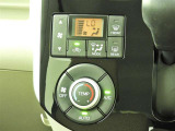 オートエアコンを装備しておりますので、四季を通じて車内を快適な温度に保つことが出来ます!高級感が有りますね!