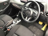 運転席周りです。楽に乗り降りできます。