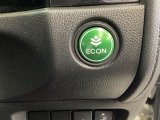 Hondaセンシング用の、VSA(ABS+TCS+横滑り抑制)解除と路外逸脱抑制機能のオンオフスイッチなどはハンドルの右側に装備しています。