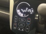 【オートエアコン】一度お好みの温度に設定すれば、車内の温度を検知し風量や温度を自動で調整。暑い&hellip;寒い&hellip;と何度もスイッチ操作をする必要はありません。快適な車内空間には必須の機能ですね♪
