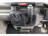 ■インパネシフト■ハンドルに近い位置で運転席からも見やすく操作しやすいインパネシフト。パッと見ただけで、どのギアに入っているのかが判断しやすいところもいいですね!