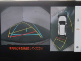 パノラミックビューモニター付きです。車両を上から見た様な映像を画面に表示。運転席からの目視だけでは見にくい、車両周辺の状況をリアルタイムでしっかり確認出来ます。
