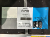 スマートキーは鍵をバッグに入れたままでもドアロックの開閉やエンジンのON・OFFができます。夜間や雨の日も鍵を探さなくて良いので便利です。