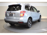 人気のSUV「スバルフォレスター」本格的な走破性能と快適な乗り心地を実現しました。使う人の人生の可能性を広げるパートナーのような存在の車です