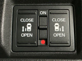 【両側パワースライドドア】両側がパワースライドドアになっており、運転席のスイッチやスマートキーでも開閉が可能です!開口部も広いので乗り降りも楽々♪