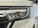 LEDヘッドライトは、点灯の瞬間から最大光量を発揮し、突然暗くなるトンネルなどでの安定感を高めます。