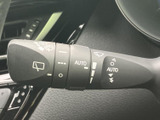 雨天時でもクリアな視界を確保するワイパーレバーです。運転状況に合わせて、最適な拭き取りを調整できます。