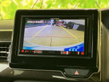 狭い場所での駐車も安心。後方の状況を的確に把握でき、安全な運転をサポートします。視認性の高い画面で、より安全な運転を。