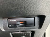 ETC2.0を装備。DSRC通信方式によって双方向通信することでカーナビと高速道路がリアルタイムに情報連携して、便利で快適なドライブ体験を提供します。