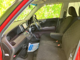 運転席周りは、機能性とデザイン性を両立。ステアリングやシートの形状も、運転しやすいように設計されています。