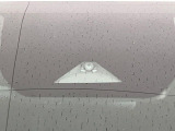 【エマージェンシーブレーキ】走行中に前方の車両等を認識し、衝突しそうな時は警報とブレーキで衝突回避と被害軽減をアシスト。より安全にドライブをお楽しみいただけます。