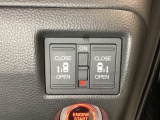 リアドアは乗り降りに便利な両側電動スライドドアです。また運転席に座っていながらスイッチ操作で自在にスライドドアを開け閉めできます。