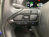 運転中、オーディオの操作をしてて、ハッとしたことはありませんか?ステアリングスイッチは、運転中でもハンドルでオーディオの操作が可能です。安全なドライブをサポートします。