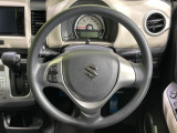 インテリアに合わせたデザインのステアリングは、運転される方のことも考え、運転しやすい形状、大きさです。是非一度、実際に触ってお確かめください。