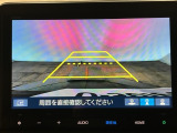 【バックカメラ】運転が苦手な方も車庫入れラクラクです!ギアをリバースに入れれば自動的に切り換わりますので、面倒な操作は不要です♪狭い駐車場もお車を傷つけず安心ですね!