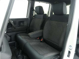 ◆運転席・助手席◆室内は、シートクリーニングや各部の徹底した清掃を実施し、消臭・除菌処理を行っています。しかも、全ての差上で天然成分の薬剤にこだわり安心・安全へも配慮しています。