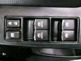 運転席側のパワーウィンドウスイッチです。全ての窓の開閉操作ができます。