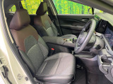 運転席まわりには十分なスペースがあり、大柄な方でもゆったり運転していただける環境です。
