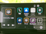 使いやすいインターフェースで、快適なドライブをサポートします。様々な機能を直感的に操作でき、安全運転を支援します。