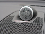 【Bowers & Wilkins】ボルボのプレミアムオーディオ。車内空間という特殊な環境に100年以上の伝統を持つイェーテボリ交響楽団の音響を再現した「コンサートモード」を搭載。