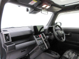 ダイハツのお店では、ダイハツ車を知り尽くしたプロフェッショナルが、専用の診断機器を使って各システムを点検しております。