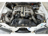VG30DEのエンジンは、出力: 230ps/6,400rpm、トルク: 27.8kgm/4,800rpm(カタログ値)と十分な出力性能を持っていますので、ゆとりの走りを楽しめます。