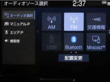 ディスプレイオーディオを装備。スマートフォンと車を繋ぐことで、これまでのナビに加えて色々なサービスが楽しめます。