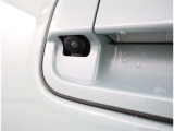 バックカメラが付いているので後方確認が非常にしやすいです。今や運転初心者も熟練者も必須装備!ついていて損はないですね♪