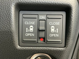 狭い所でも乗り降り楽々な両側電動スライドドアです!簡単にドアの開閉が出来る為女性やお年寄りにも優しく、荷物で手が塞がった時なども大変便利です!