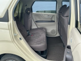 セカンドシートです!!ベンチシートになってますので、お二人の乗車ですとゆったり座って頂けますよ!!