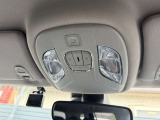 車内からもパワーバックゲート操作可能です。