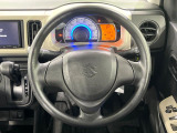 インテリアに合わせたデザインのステアリングは、運転される方のことも考え、運転しやすい形状、大きさです。是非一度、実際に触ってお確かめください。