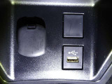 【USB給電】今では当たり前のUSB給電ソケットがついております。 スマホやデジカメなど出先や災害時の充電も可能です♪